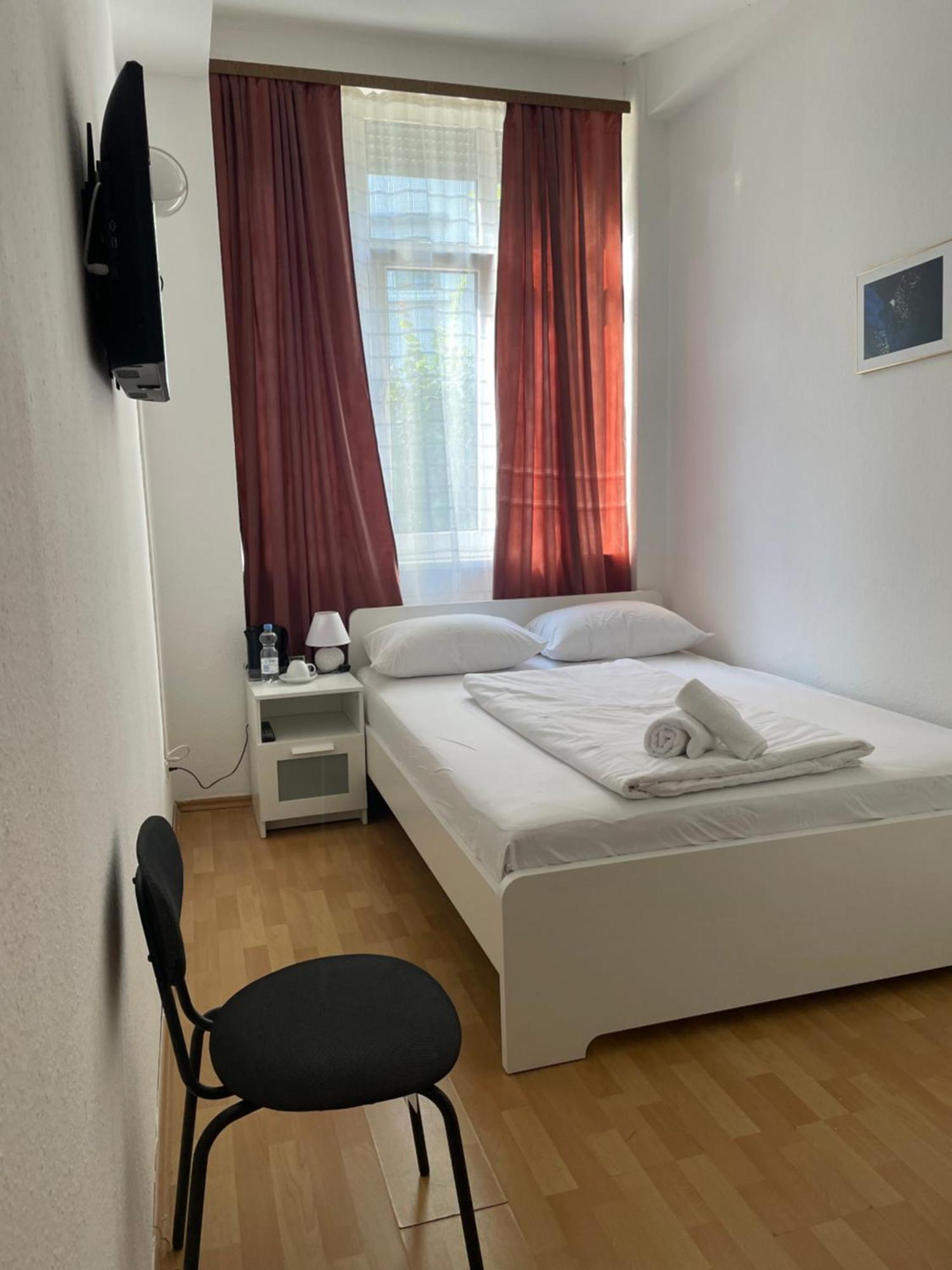 Hotel Starlight Франкфурт на Майн Екстериор снимка