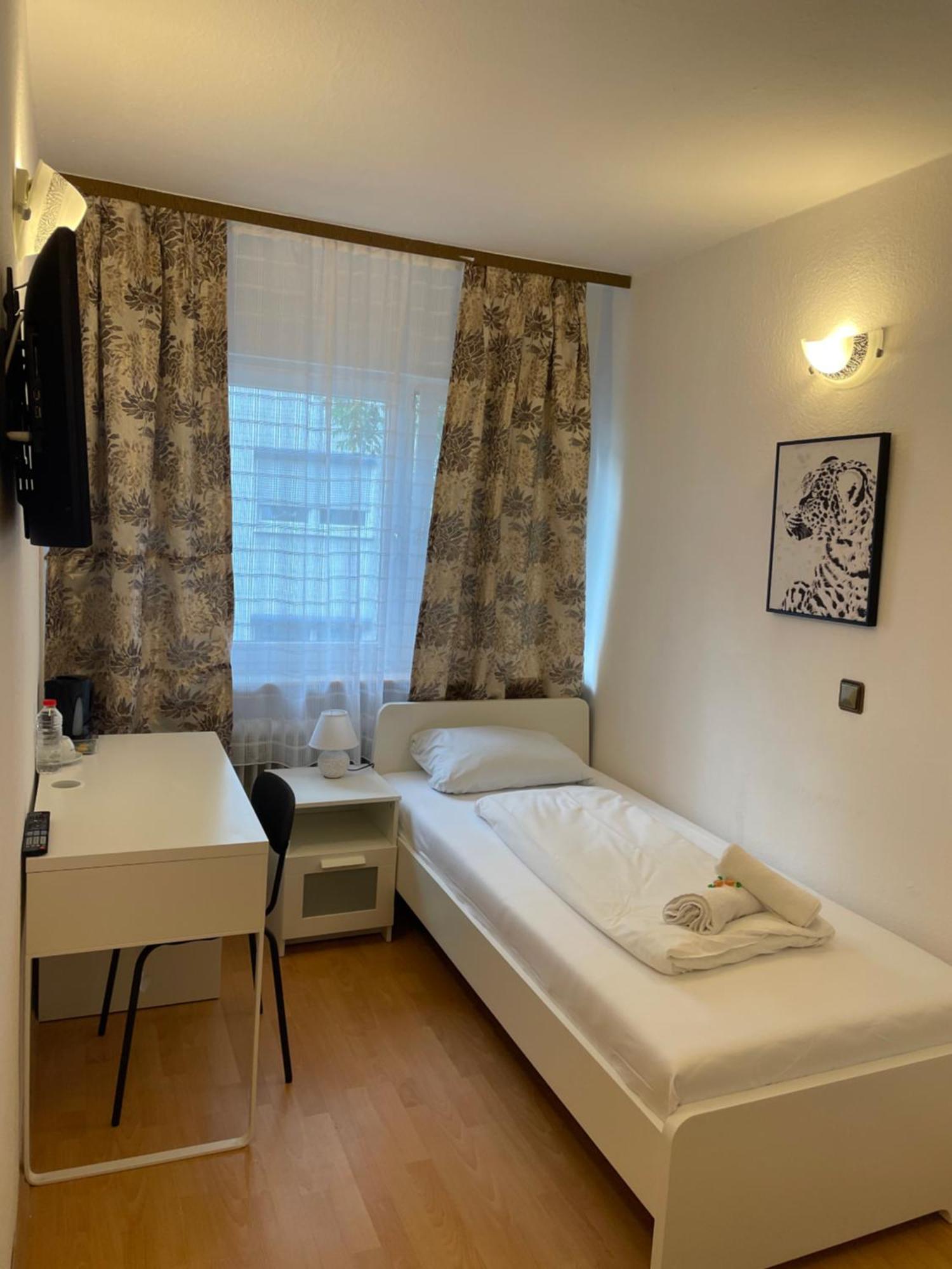 Hotel Starlight Франкфурт на Майн Екстериор снимка